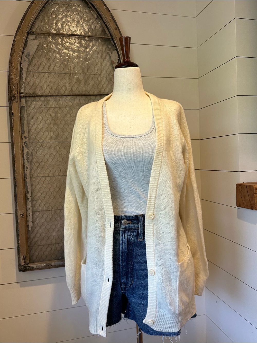 Reed Hunter 96% Lambswool Cardigan – Buttercream Yellow, Size Small